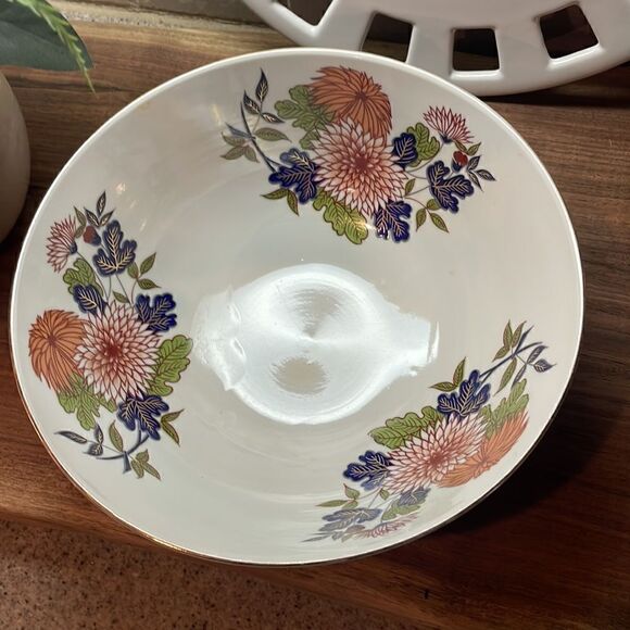 Porcelain Floral Gold Rim Bowl - LARGE - Picture 5 of 8